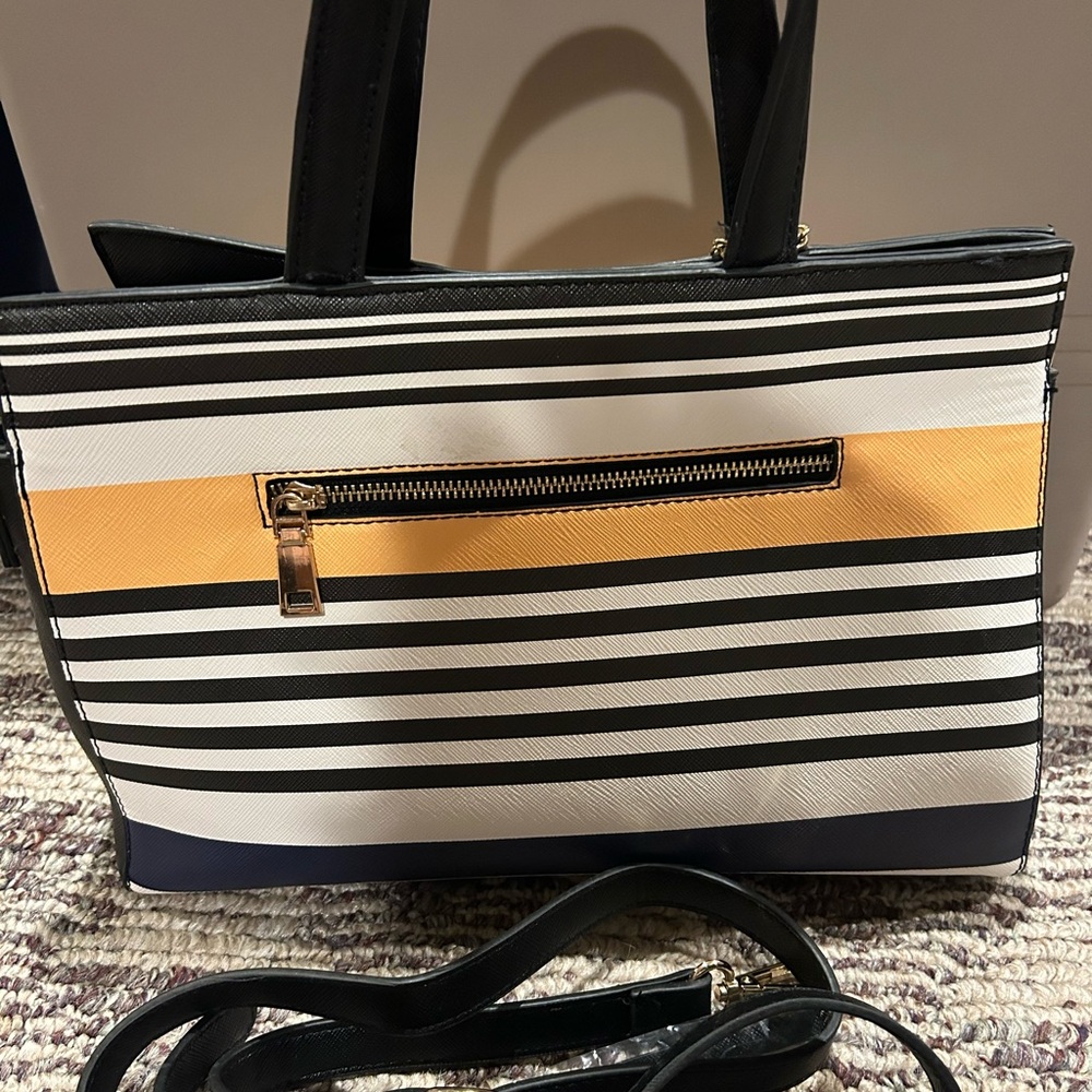 MKF Collection Handbag‎ - Picture 2 of 4